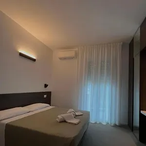 *** Hotel Lux 3 Stelle Italia